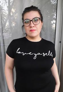 Black "Love YaSelf" print T-shirt(Femme Luxe) Sala de Maquillaje