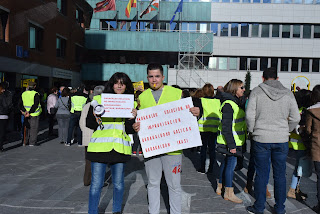 Protesta de las familias de estudiantes del instituto Trueba