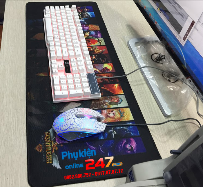phim r8 1822