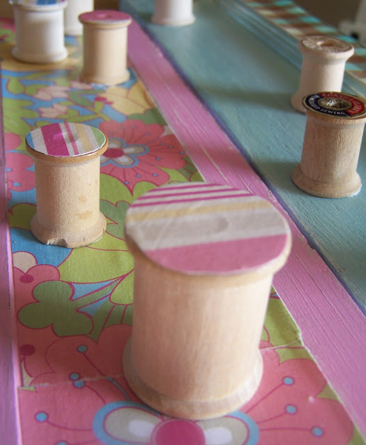 spool jewelry holder repurposed http://bec4-beyondthepicketfence.blogspot.com/2010/03/i-was-inspired-by_16.html