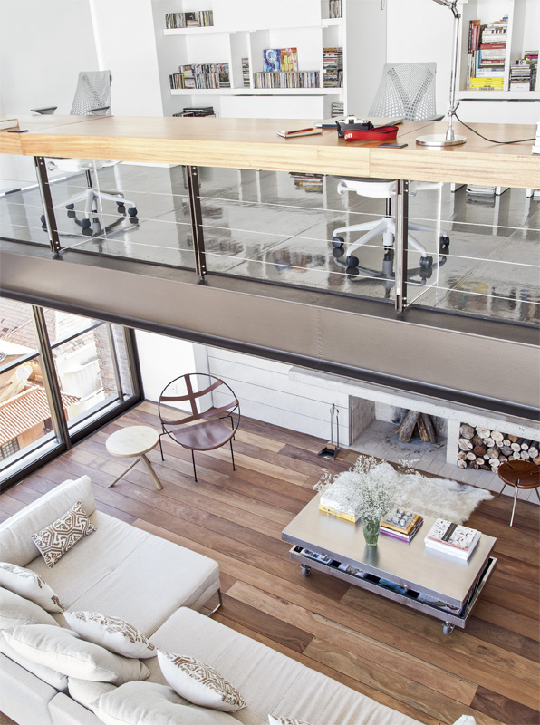 Home office on the upper floor of duplex apartment 
