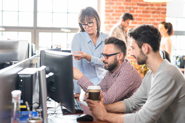 Dos maiores desafios da transição para o trabalho híbrido, quase 70% dos funcionários citaram a tecnologia