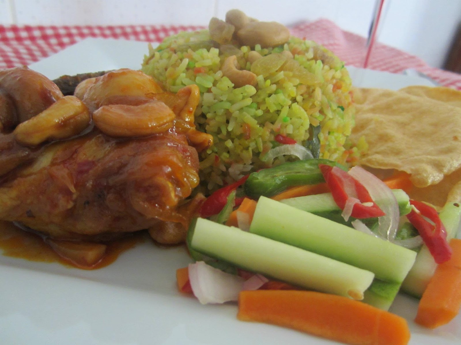 Nasi Hujan Panas bersama Ayam Masak Merah Cendawan Butang