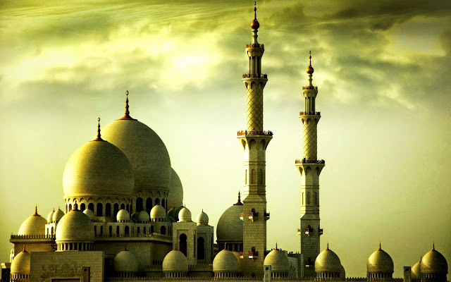 زخرفة المساجد والإسراف في بناء المآذن والقباب