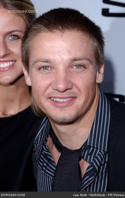 jeremy-renner-swat-movie-premiere-0MfEMA