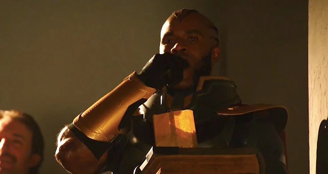 Monitor eating popcorn, Legends of Tomorrow