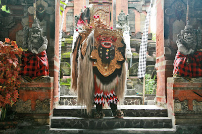 Barong Dance performance. Bali. Indonesia. Танцевальное представление Баронг. Бали. Индонезия.