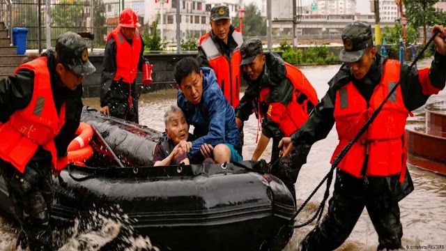 Tormentas dejan 2 muertos y 100 mil evacuados en China