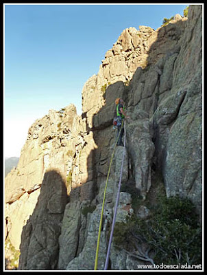 Escalando la Arista de Zonza, L2