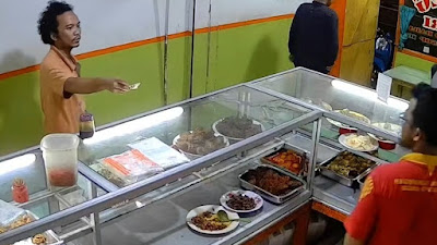 Polisi menangkap pria yang membayar makanan secara cuma-cuma di Warteg Tanah Abang