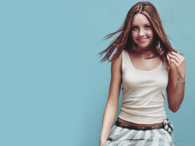 Amanda Bynes Wallpaper-1600x1200-03