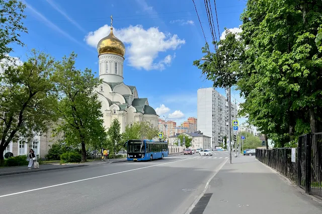 улица Раменки, храм во имя преподобного Андрея Рублёва в Раменках