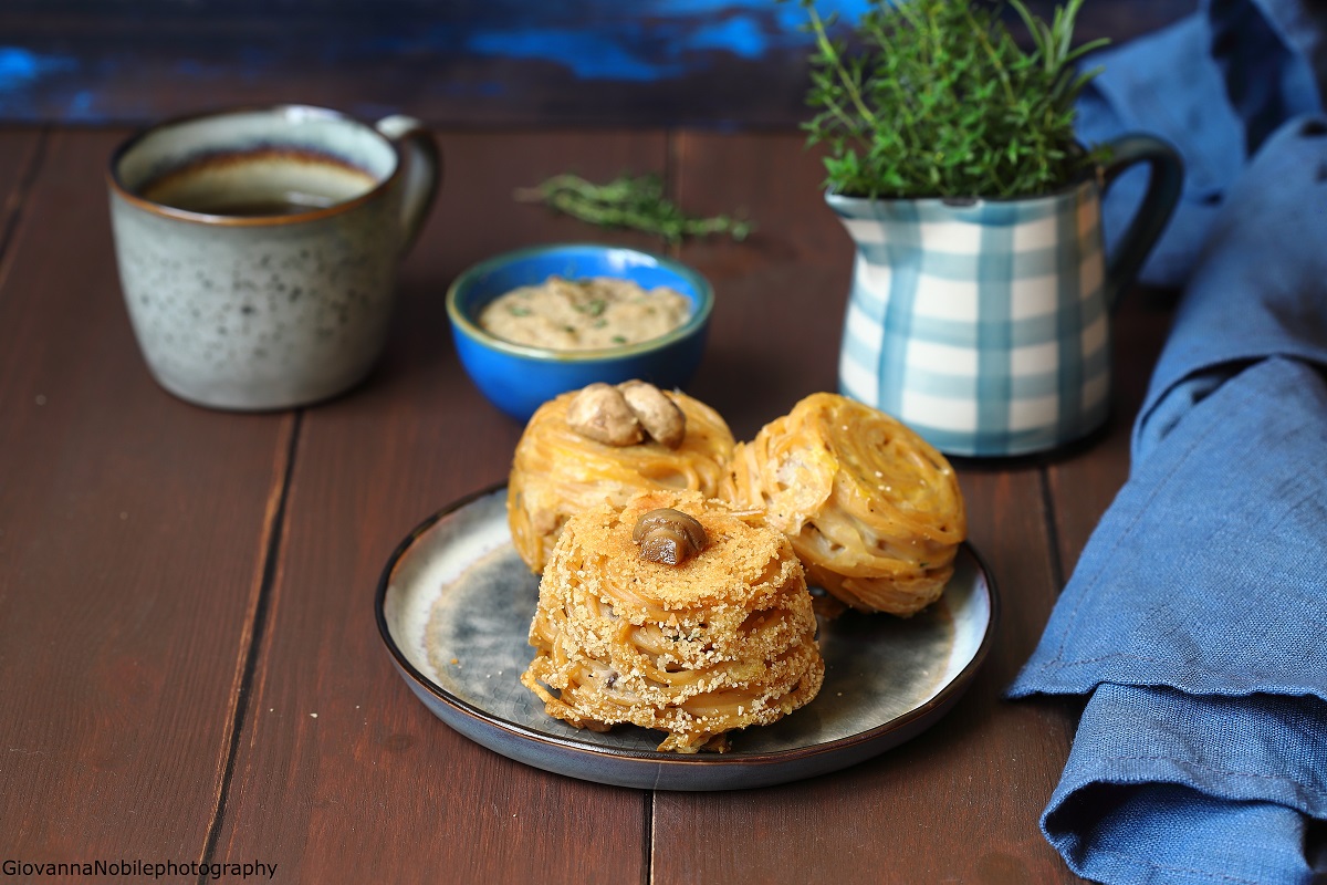 Timballi con funghi e provolone