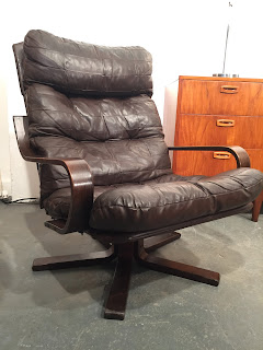 OCD Vintage Furniture Ireland - Scandinavian Leather Rosewood Swivel Chair