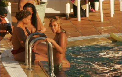 beyonce knowles in beach club, beyonce in bikini