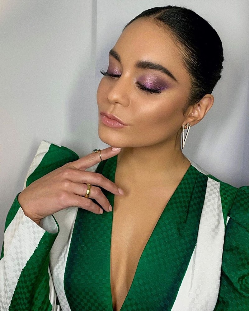 Vanessa Hudgens Instagram Snaps  17 Nov-2019