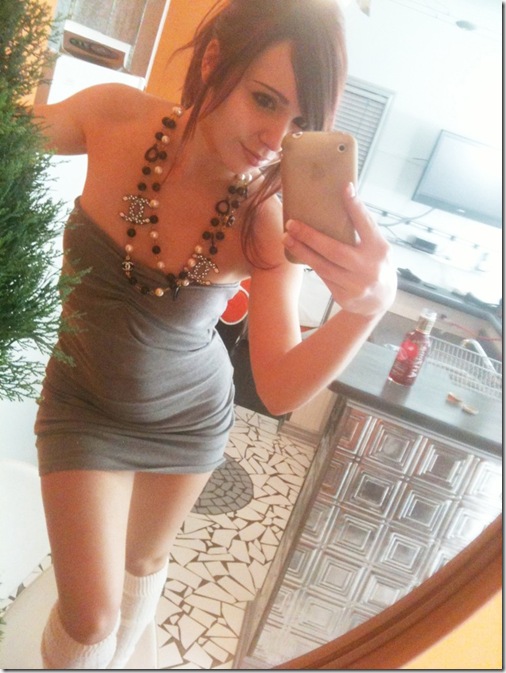 ariel-rebel-hot-iphone-24