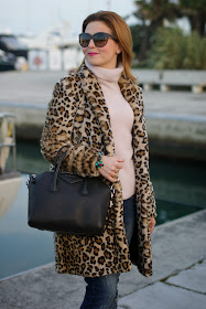 zara leopard coat, leopard faux fur coat, pink sweater, noisy may jeans, givenchy antigona bag, fashion and cookies, fashion blogger