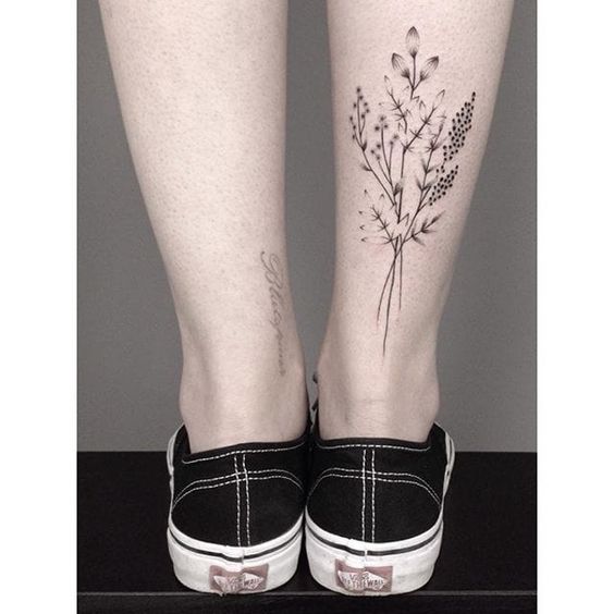 Tatuagens femininas de flores 