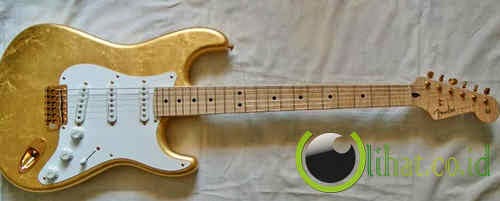 ERIC CLAPTON'S GOLD LEAF STRATOCASTER