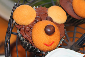 how to make teddy bear cupcakes, bear face cupcakes, nilla wafer bear cupcakes