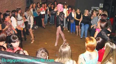Show para despedida en Hoyo de Pinares con Drag queen