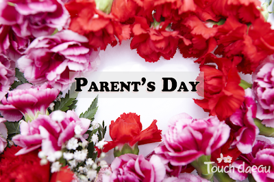 Your presentation will look more beautiful and attractive with this parents day template. 