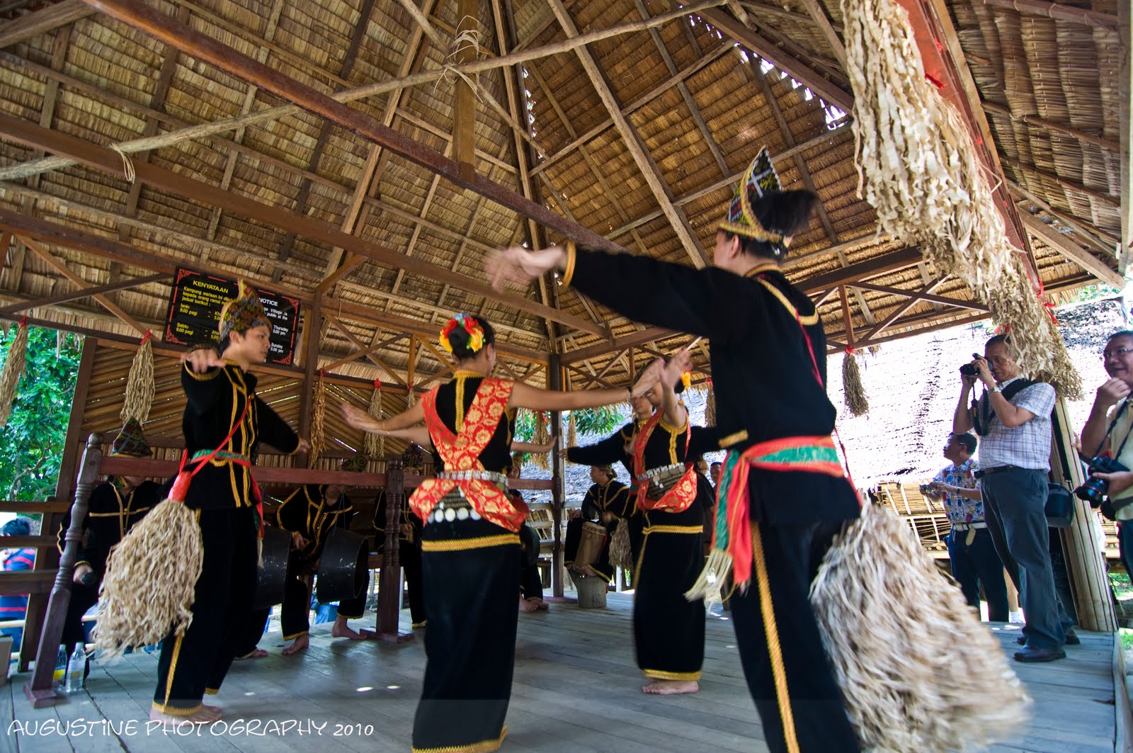 Pakaian Tradisional Kadazan