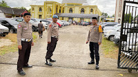 Personil Polsek Urban Pitumpanua Giat PAM Shalat Idul Fitri di Masjid Besar Al Muttaqim Siwa