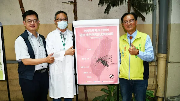 ▲彰化市長林世賢與秀傳醫院感染科主任劉克森、彰化基督教醫院感染科主任陳昶華提醒颱風帶來大量雨水有利於病媒蚊孳生務必加強環境清理。（記者林明佑翻攝）