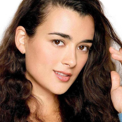  discussing how hot and sexy cote de Pablo who plays Ziva on NCIS is