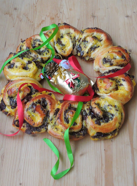 Pastry cream & Chocolate Chunks Edible Wreath