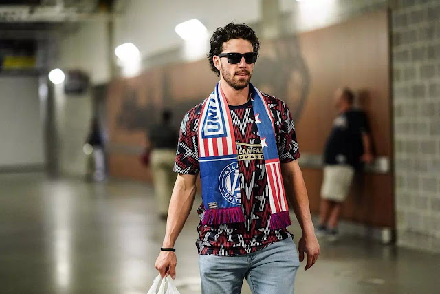 Dansby Swanson Short Curly hairstyle