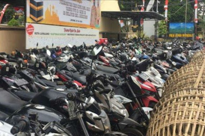 Grebek judi sabung ayam. Polres Lumajan amankan ratusan motor