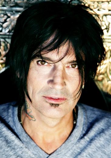 Foto de Tommy Lee con barba