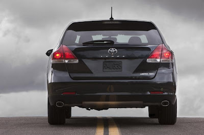 2013 toyota venza rear view