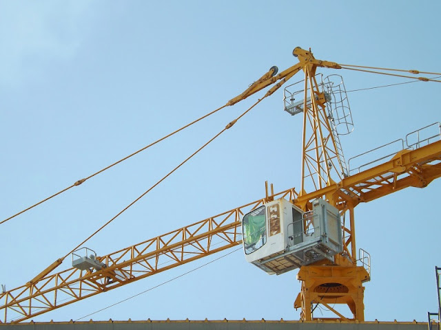 Small crane hire Melbourne