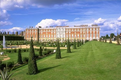 Hampton Court showing garden