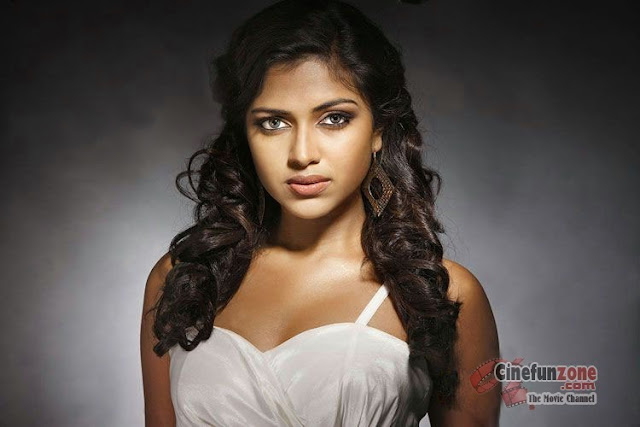 Amala Paul cleavage