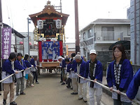 旅籠町向かう羽衣山鉾保存会の方々