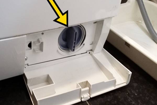 Cách khắc phục máy giặt không thoát được nước