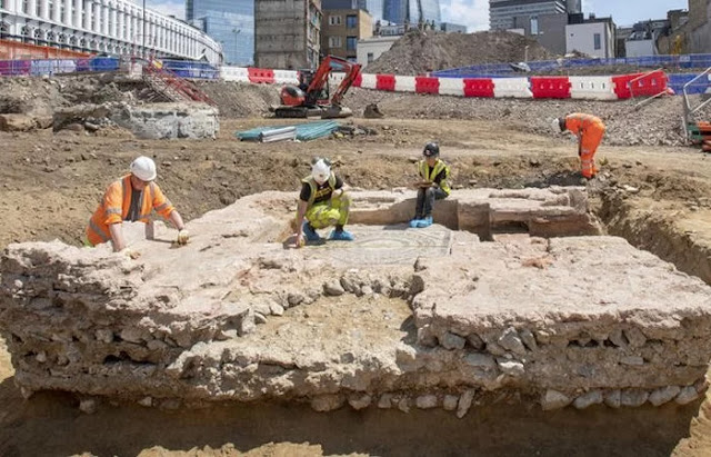 «Απίστευτα σπάνιο» ρωμαϊκό μαυσωλείο αποκαλύφθηκε στο Λονδίνο