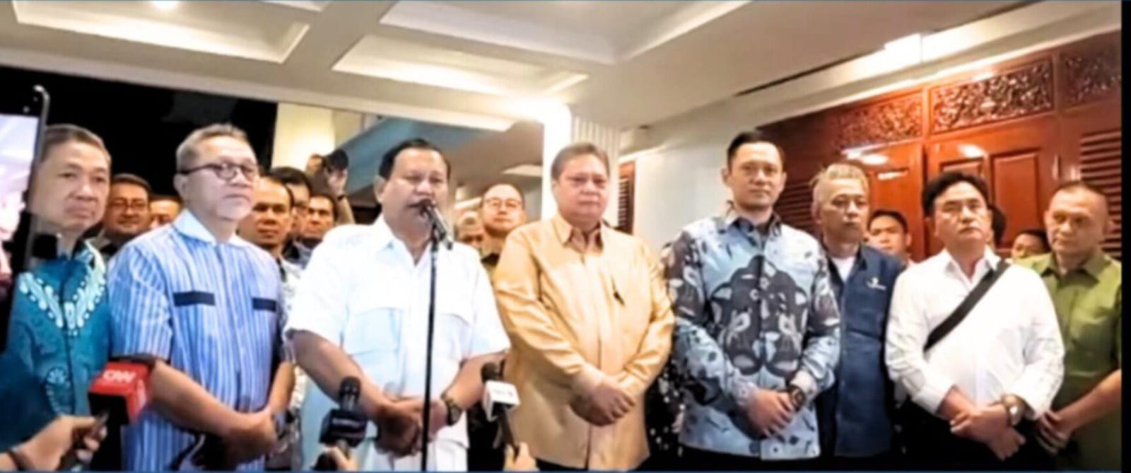 Terobosan Mengejutkan: Gibran Rakabuming Raka Resmi Jadi Cawapres Prabowo di Pilpres 2024 Meski Absen dalam Pengumuman [ Arah - Area Jelajah ]