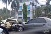Kecelakaan beruntun terjadi di kawasan Jalan Khatib Sulaiman tepatnya di depan lampu merah Mesjid Raya Sumbar, Kelurahan Alai Parak Kopi, Kecamatan Padang Utara, Kota Padang, Jumat (27/1/2023) sekitar pukul 08.45 WIB.