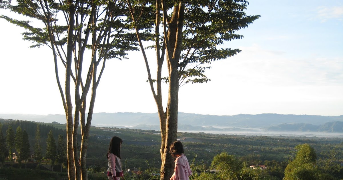 Clarita dan Awan-awan Senja: Berkemah di Tanakita 