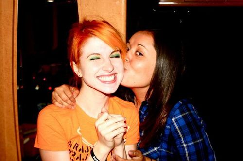 hayley williams twitter picture. hayley williams twitter.