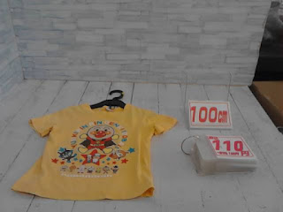 中古品　子供服　１００ｃｍ　アンパンマンプリント　半袖Ｔシャツ　１１０円
