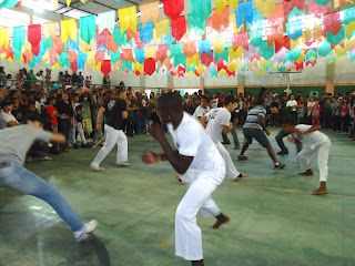 Apresentações de capoeira, frevo e quadrilha fizeram parte da programação