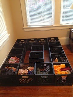 http://www.100daystohippie.com/2013/03/diy-milk-crate-bed-frame.html