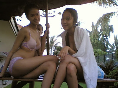 Berenang Bareng Linda dan Nadia Yukk